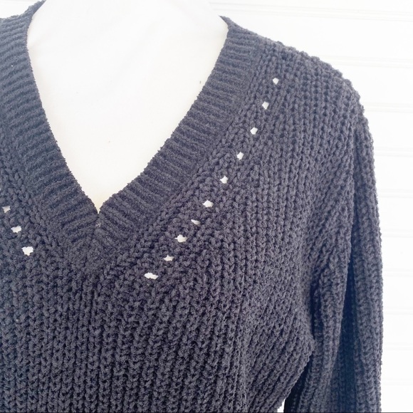 SO black knit V-neck sweater Size Medium - Picture 2 of 7